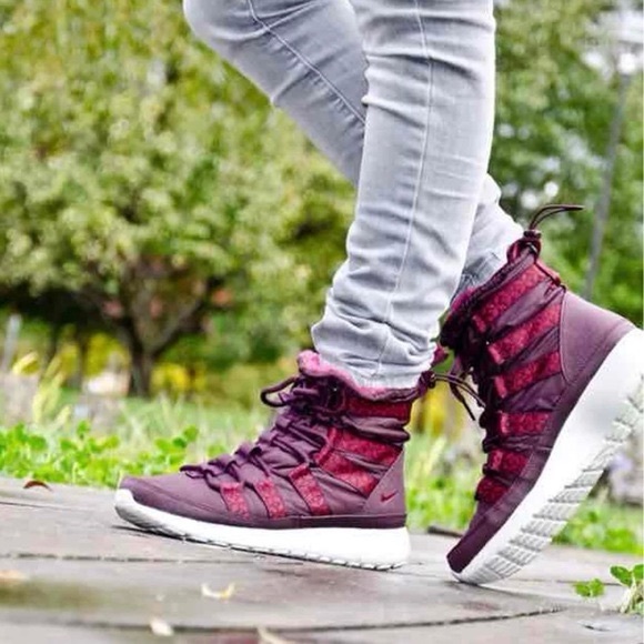 Nike Roshe Run Hi Purple Athletic Sneaker Weather Boots Womens Size 7.5 - Picture 1 of 6